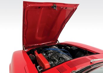 1971-Datsun-240Z-engine-open